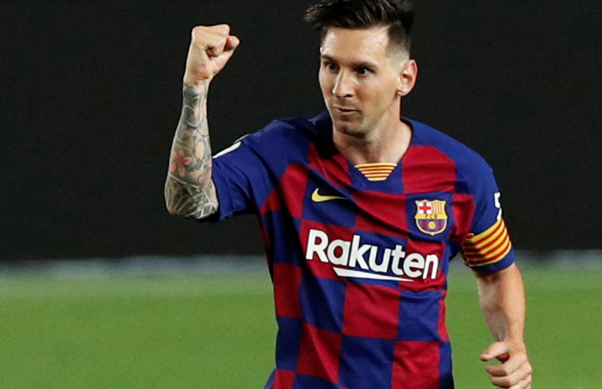 巴塞罗那新闻:梅西凭借帕南卡的点球攻入第700球,但巴