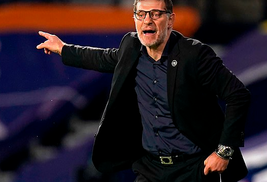 斯拉文·比利奇(slaaven bilic)与西布朗(west brom)的老板们举行了