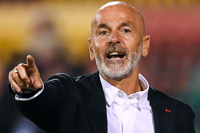 格鲁(hakan calhanoglu),后者通过萨索洛球员的线路冲锋,然后喂leao