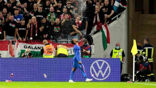 匈牙利因对英格兰球员进行种族歧视而被禁赛两场，并处以 15.8 万英镑的罚款-火鹰体育直播-即时比分-篮球直播-足球直播源码